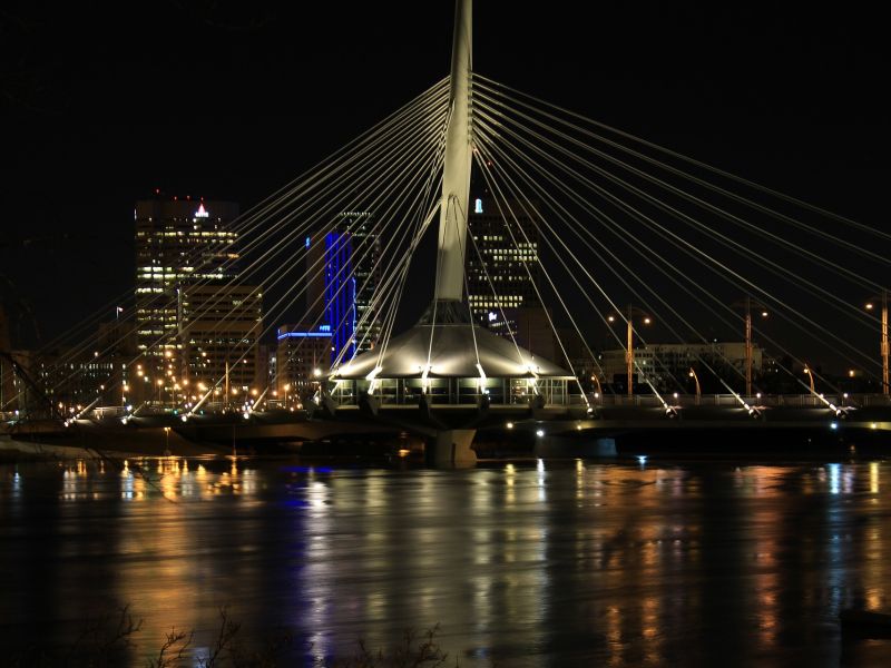 Die Esplanade Riel Bridge zählt zu den Wahrzeichen der Stadt.